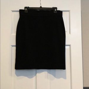 Fitted black skirt